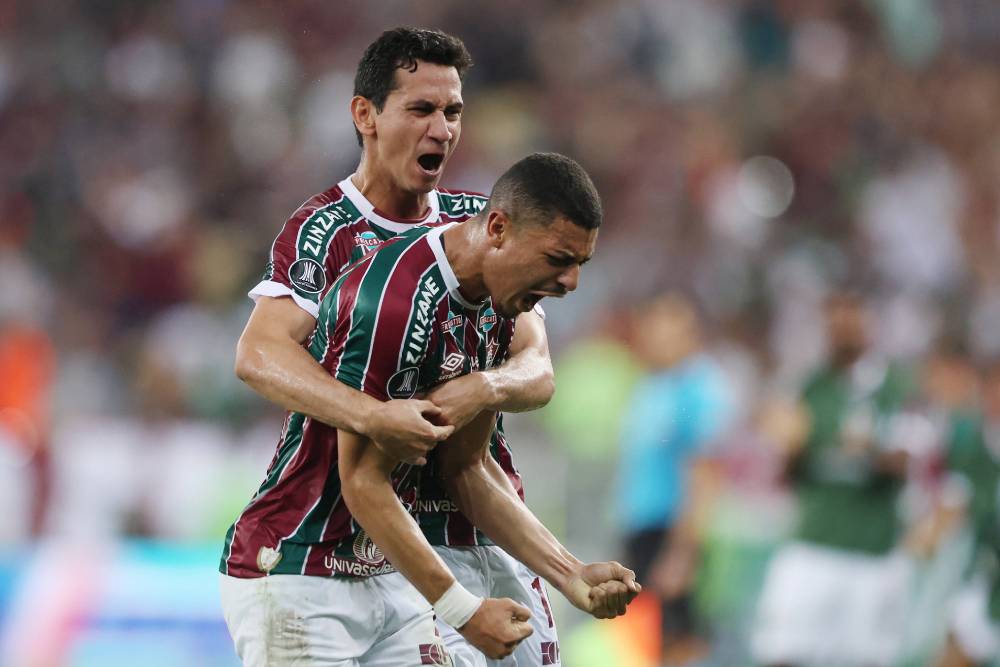 Jogadores do Fluminense comemorando gol